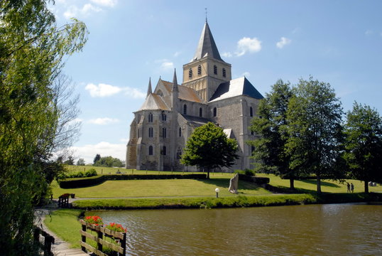 Abbaye de Cerizy-la-Forêt, perle de l’art roman, cette Abbaye fut fondée en 1032, département de la Manche, France	