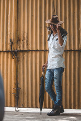 Man with cowboy hat and kitten on his shoulders