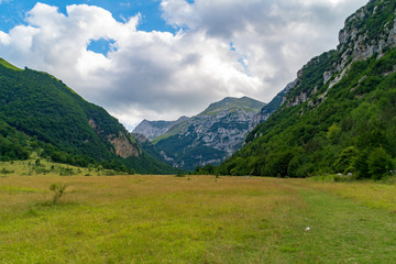 Sentiero verso il Lago di Pilato