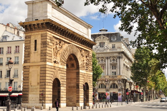 Rues Et Porte Saint Denis à Paris