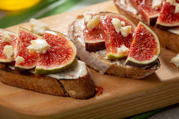 Canapes with fresh figs