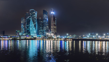Obraz premium Moscow - October 21, 2018: Night view of the Moscow-City International Business Center and Krasnopresnenskaya embankment