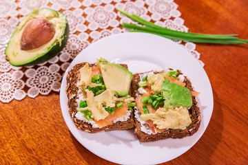 healthy sandwiches with salmon and avocado