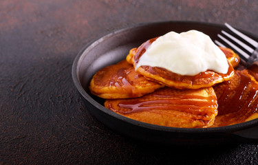 Pumpkin pancakes with caramel sauce