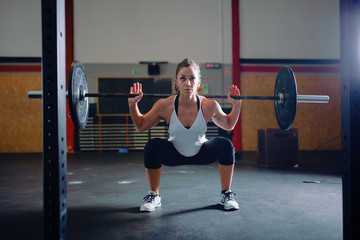 Athletic young woman doing some weightlifting exercises