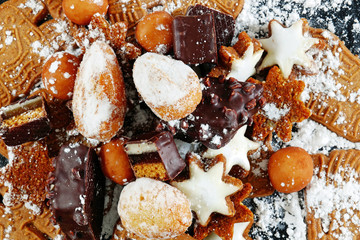 Weihnachtsgebäck mit Puderzucker