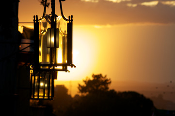 faroles al atardecer