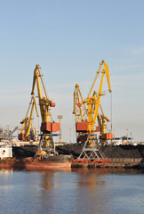 Fototapeta premium Industrial Harbor Crane