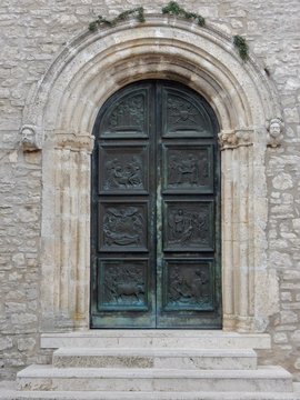Castelpetroso - Portone della chiesa di San Martino