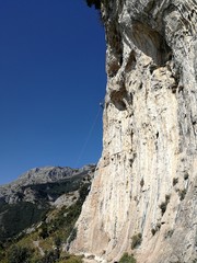 Arrampicatrice alla Falesia degli Dei