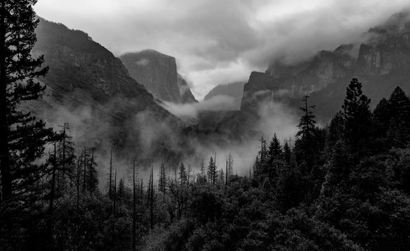 Yosemite National Park with panoramic view at the Yosemite Tunnel View point