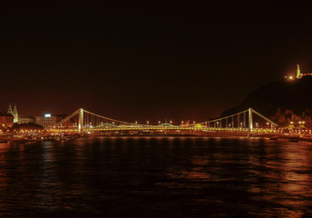 Fototapeta na wymiar Bridge in Budapest