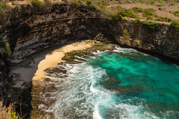 Broken Beach in Nusa Penida with beautiful and clear turquoise water. Famous tourists point at island.