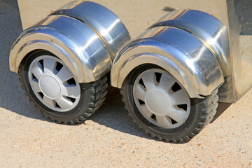 Stainless steel shell and plastic wheels