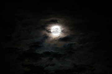 Fototapeta na wymiar Full moon on a cloudy night.