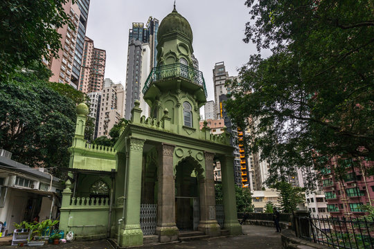 Jamia Mosque is located at Mid-levels area and is the oldest mosque in Hong Kong, built in 1890