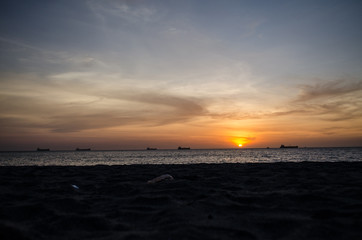 Fototapeta premium Atardecer amarillo al mar