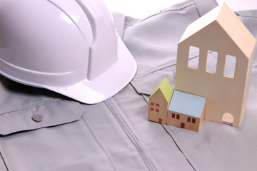 作業着 ヘルメット 住宅