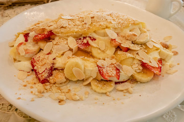 いちごクレープ