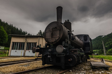 Fototapeta na wymiar dampflokomotive auf einem bahnhof