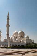 Fototapeta na wymiar View of the Sheikh Zayed Grand Mosque in Abu Dhabi