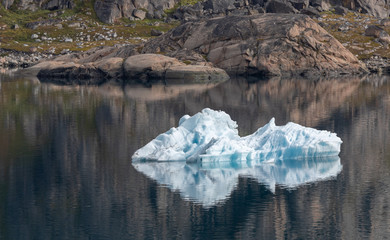 Als Eisberg ganz allein im Prinz-Christian-Sund unterwegs