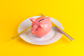 Teller mit einer Sparbüchse