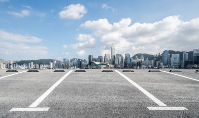 Obraz premium Panoramic skyline and buildings with empty road 