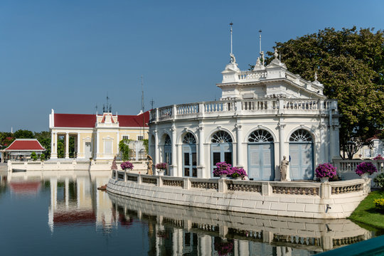 Devaraj-Kunlai Gate Colonial Style Building Inside Bang Pa In Royal Palace