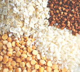 Scattered grains in a pile