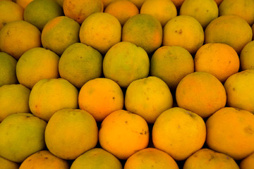 A lot of yellow oranges intended for fresh.