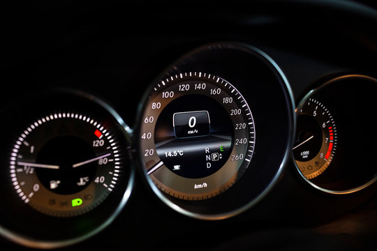 The testimony of the speedometer Mercedes