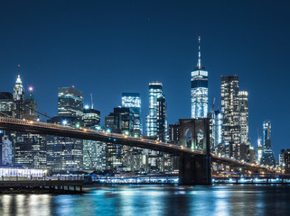 Fototapeta na wymiar ブルックリン・ブリッジとマンハッタンの摩天楼