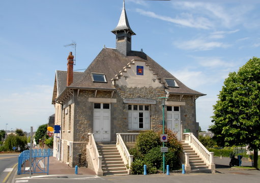Bibliothèque municipale, ville de Donville-les-Bains, département de la Manche, France