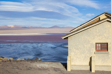 Fototapeta na wymiar Very well located house With a colorful and amazing lake at the background