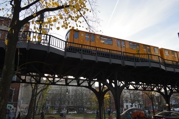 EL TREN SOBRE LA CIUDAD