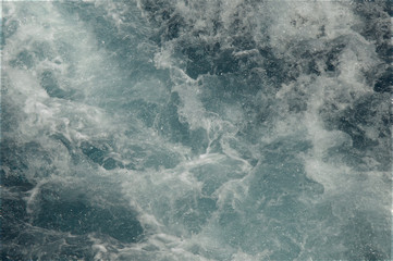 Fototapeta premium Abstrakcyjne zdjęcie fal morskich, w których powstały białe wiry