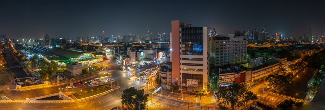 Paranoma Night View of Bangkok Central Train Station ( Hua Lam Pong ) i