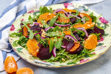 Salad of arugula, baked beets and tangerines.