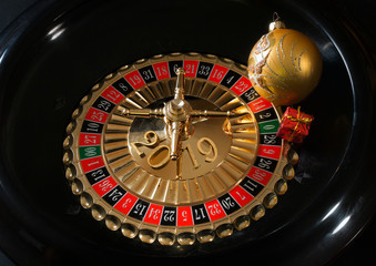Naklejka premium New Year Presents on the roulette wheel