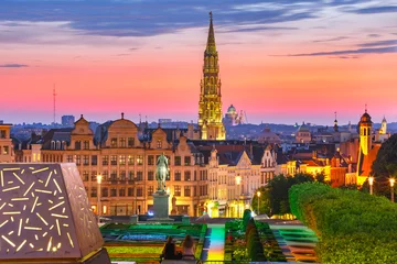 Gartenposter Brussels City Hall and Mont des Arts area at sunset in Brussels, Belgium © Kavalenkava