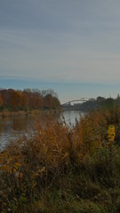 Herbstlandschaft am Wasser