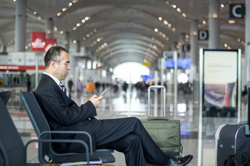 Business man at the airport talking with phone