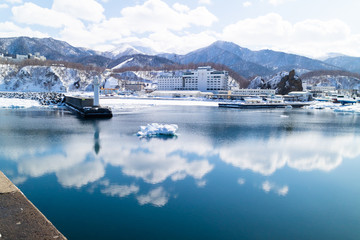 知床の流氷 © miya227