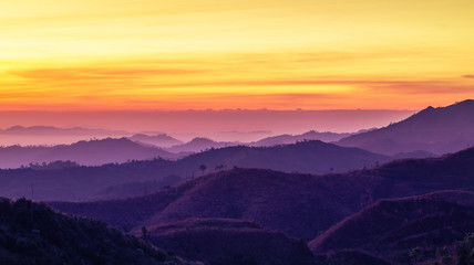 Obraz premium Colorful landscape view in early morning before the sunrise with misty covered mountain hills at Thong Pha Phum. Kanchanaburi, Thailand