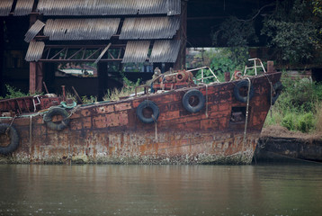 Bow of old boat in water at shipyard, Nov 24, 2018 (5224)