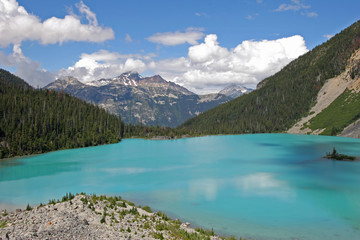 Fototapeta na wymiar Upper Joffre Lake in Joffre Lakes Provincial Park, British Columbia, Canada.
