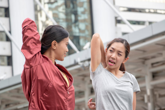 Two sporty woman exercise together is the city 