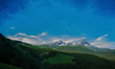 Naklejka premium view of mountains