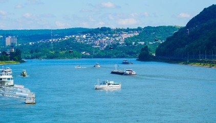 Fototapeta premium Rheinschiffe bei Koblenz